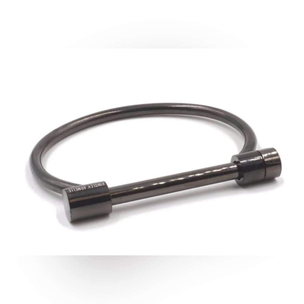 Black bar Kinsley Armelle
